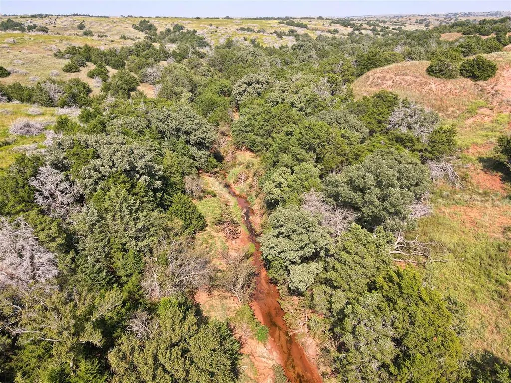 Photo 39 — N 2360 Road, Thomas, OK 73669
