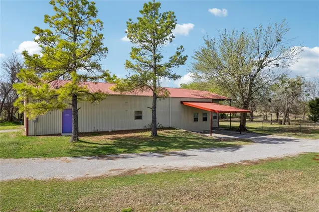 Photo 2 — 7201 Country Lane, Mustang, OK 73064