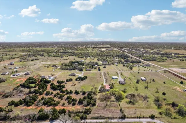 Photo 7 — 7201 Country Lane, Mustang, OK 73064