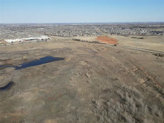 Photo 4 — 9003 N Mustang Road, Yukon, OK 73099