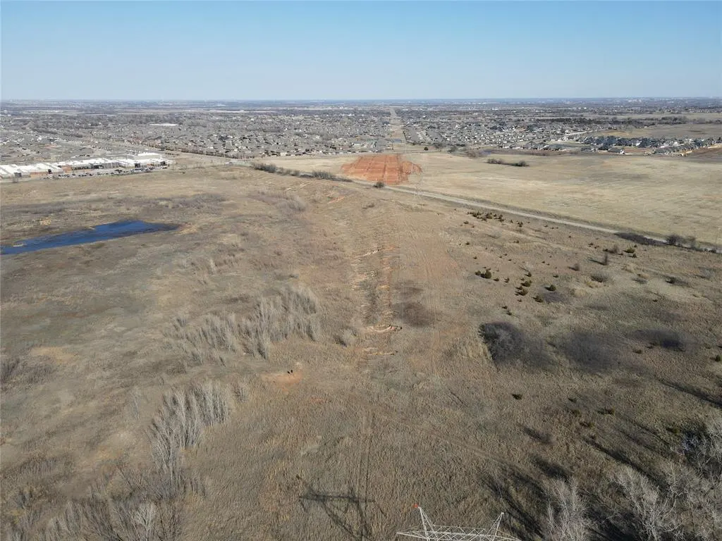 Photo 7 — 9003 N Mustang Road, Yukon, OK 73099