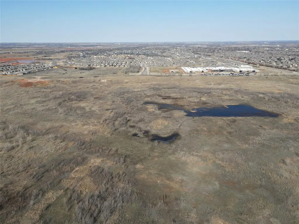 Photo 9 — 9003 N Mustang Road, Yukon, OK 73099
