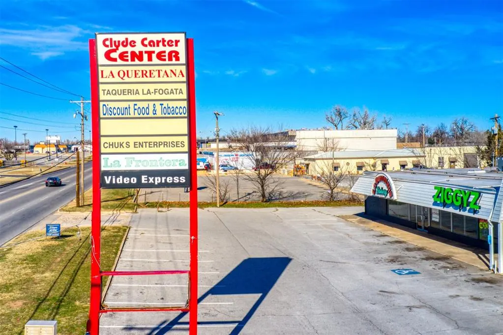 Front exterior — 2000 N Macarthur Boulevard, Oklahoma City, OK 73127