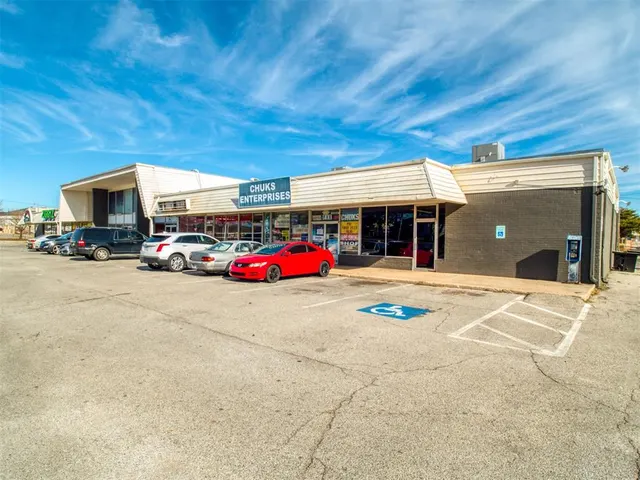 Photo 2 — 2000 N Macarthur Boulevard, Oklahoma City, OK 73127