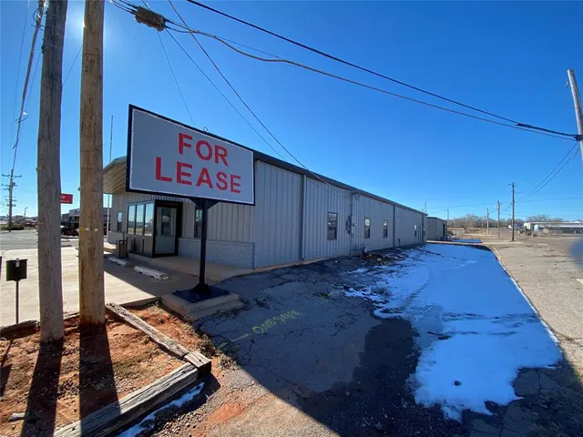 Photo 3 — 108 W 12th Street, Elk City, OK 73644