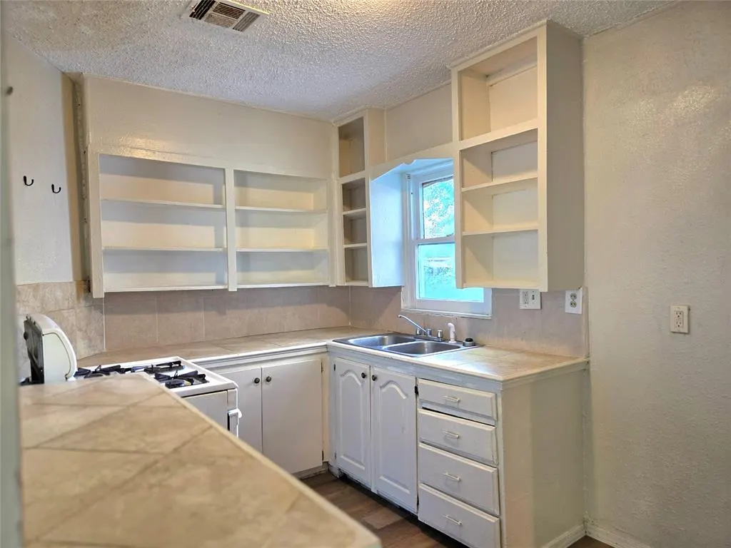 Photo 7 — 5843 NW 24th Street, Oklahoma City, OK 73127