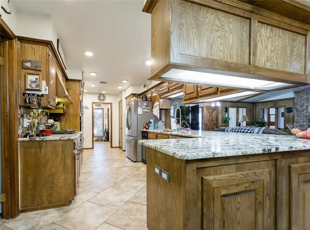 Photo 4 — 909 N Randall Avenue, Elk City, OK 73644
