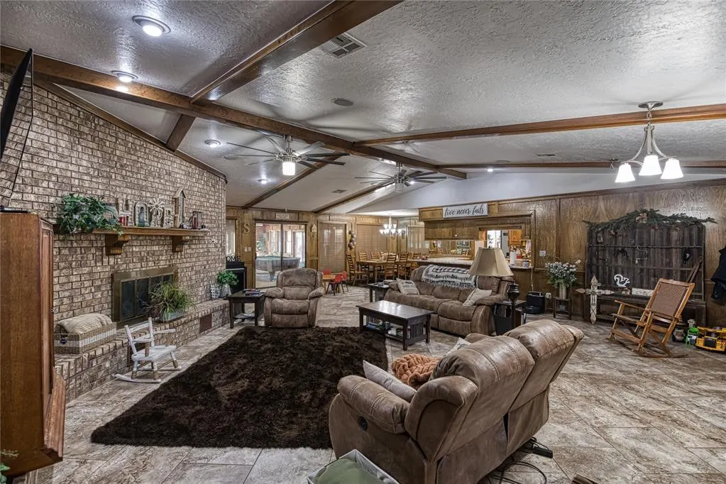 Front exterior — 909 N Randall Avenue, Elk City, OK 73644