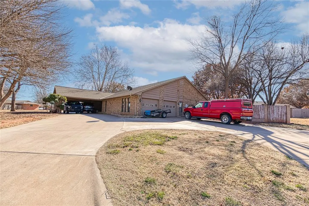 Photo 22 — 909 N Randall Avenue, Elk City, OK 73644