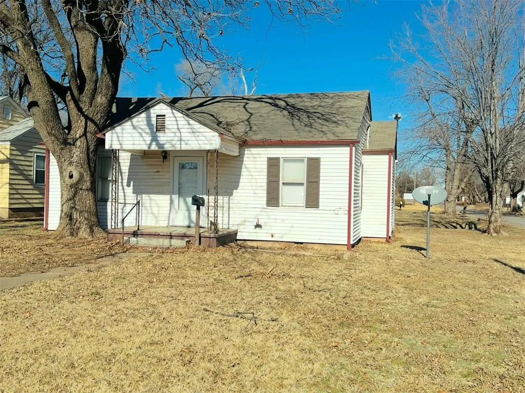 Photo 2 — 1401 W 2nd Street, Elk City, OK 73644