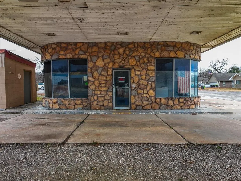 Front exterior — 330 S Green Avenue, Purcell, OK 73080