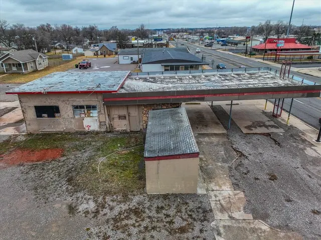 Photo 3 — 330 S Green Avenue, Purcell, OK 73080