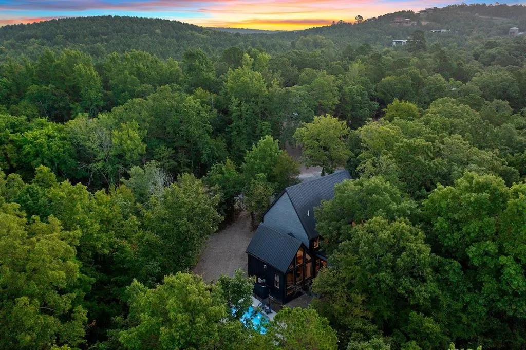 Photo 2 — 362 Gentry Oak Lane, Broken Bow, OK 74728