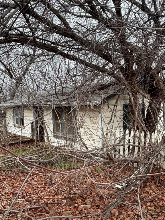 Photo 3 — 21290 E Eighth Street, Hinton, OK 73047