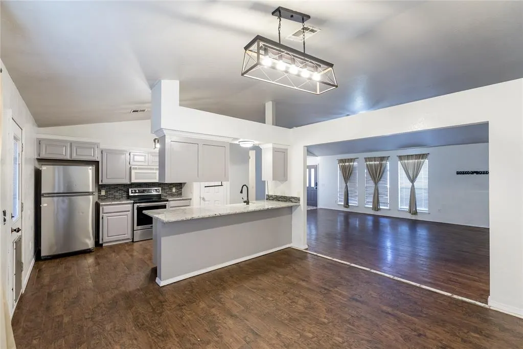 Photo 8 — 122 Calhoon Street, Elk City, OK 73644