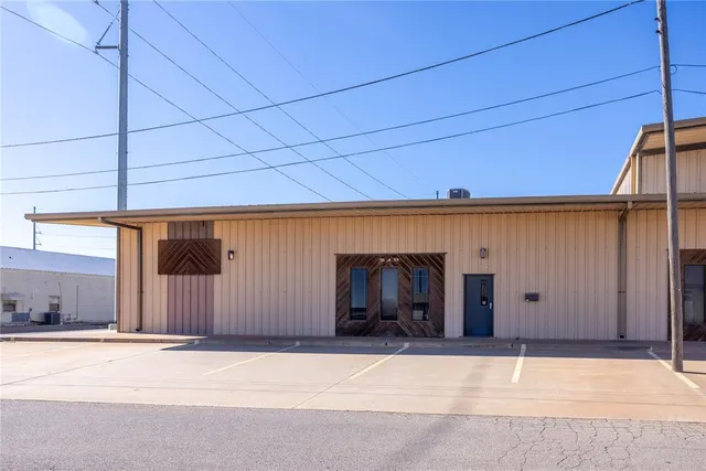 Front exterior — 219 S 8th Street, Weatherford, OK 73096