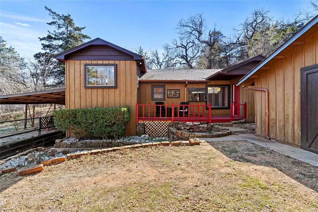 Photo 2 — 569 5th Street, Hinton, OK 73047