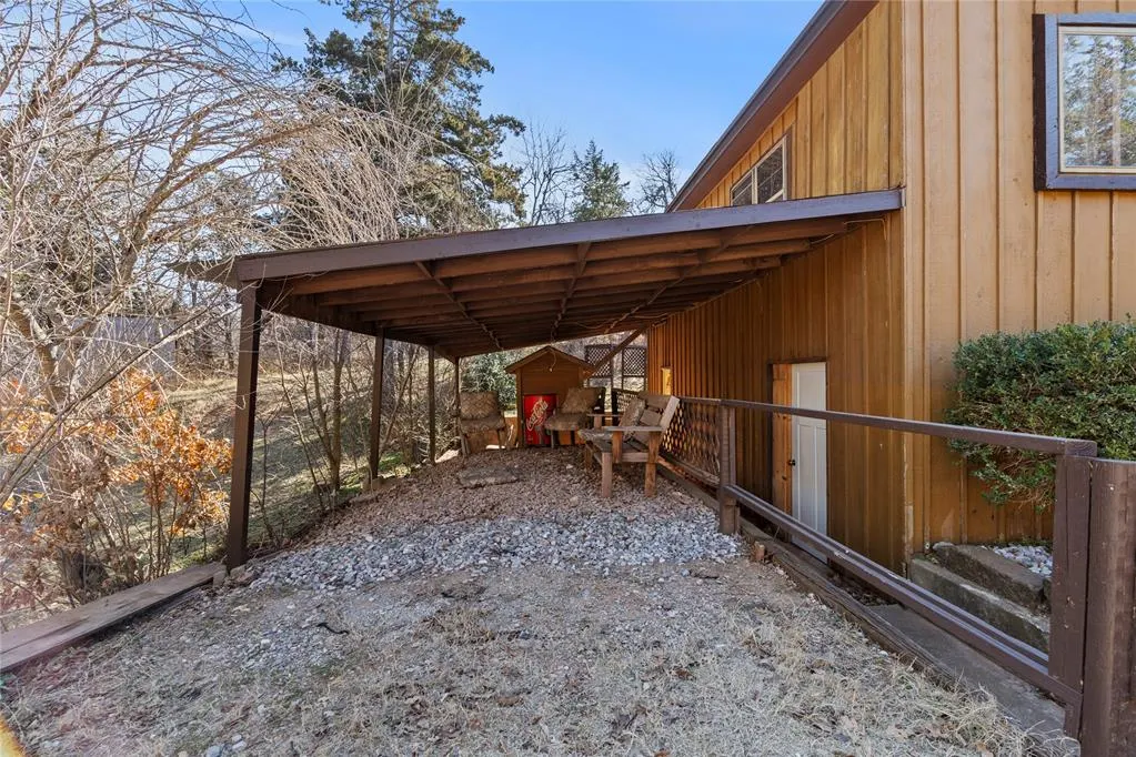 Photo 4 — 569 5th Street, Hinton, OK 73047
