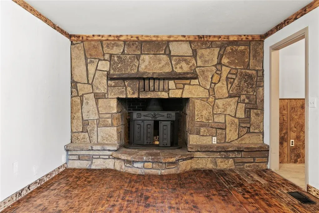 Photo 10 — 569 5th Street, Hinton, OK 73047