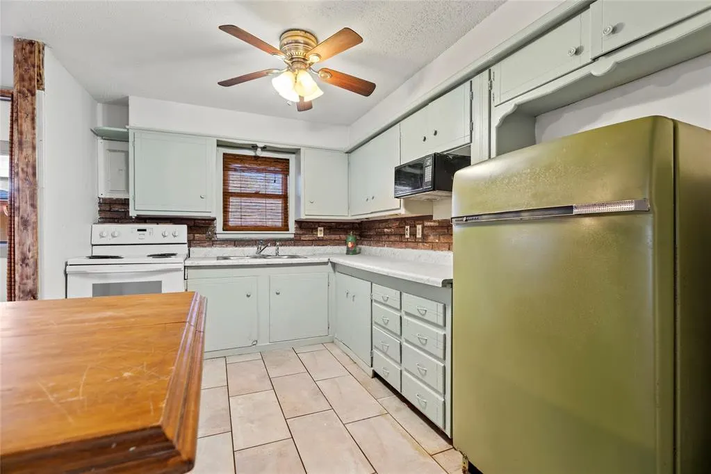 Photo 12 — 569 5th Street, Hinton, OK 73047