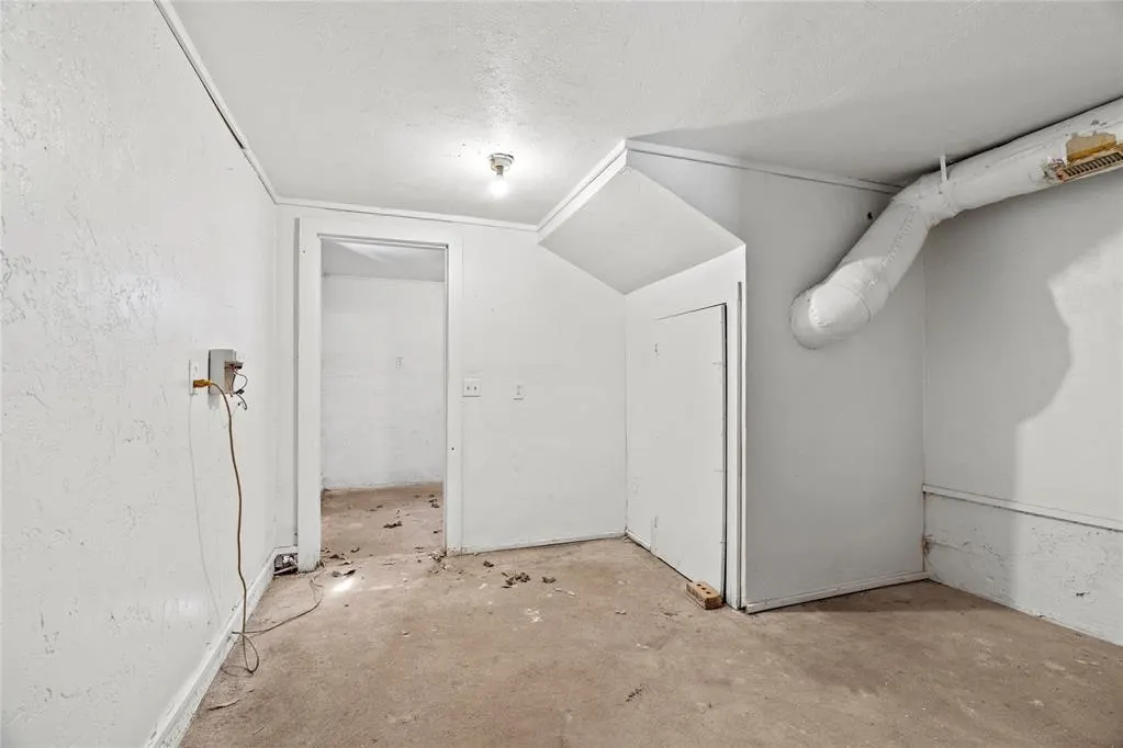 Photo 21 — 569 5th Street, Hinton, OK 73047