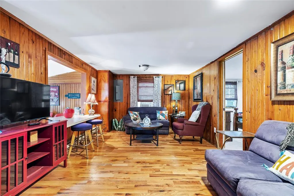 Photo 9 — 21240 E 2nd Street, Hinton, OK 73047