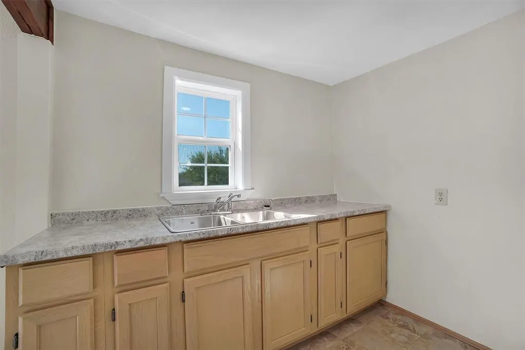 Photo 11 — 906 N Jackson Street, Altus, OK 73521