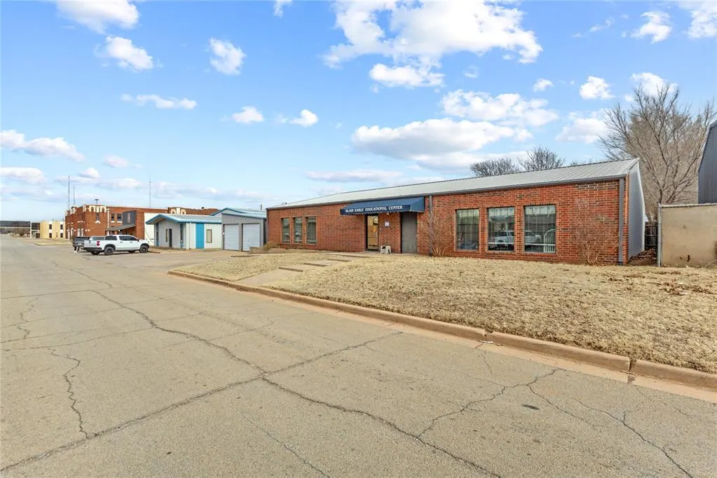Photo 2 — 217 N 6th Street, Kingfisher, OK 73750