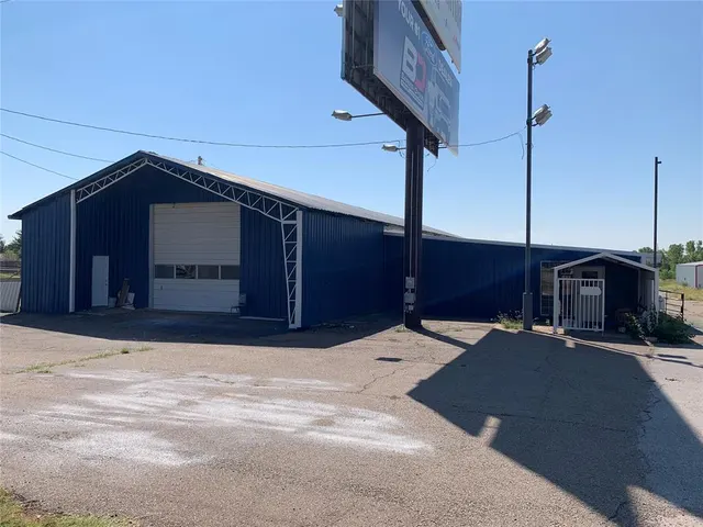 Front exterior — 3520 W 3rd, Elk City, OK 73644