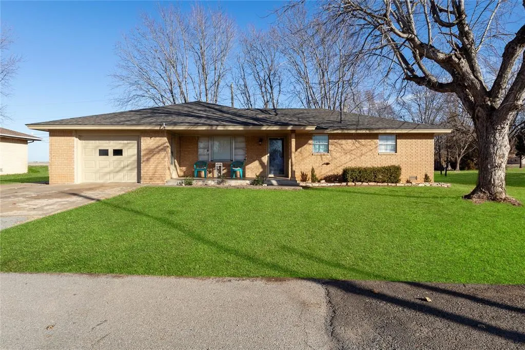 Front exterior — 406 N Reimer, Corn, OK 73024