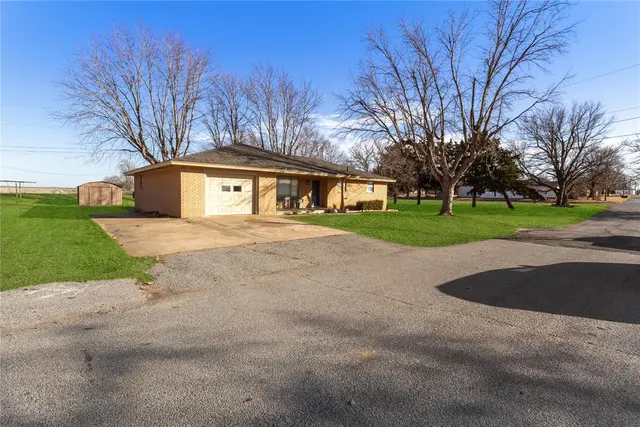 Photo 2 — 406 N Reimer, Corn, OK 73024