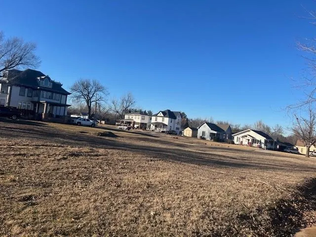 Photo 3 — 1501 W Noble Avenue, Guthrie, OK 73044