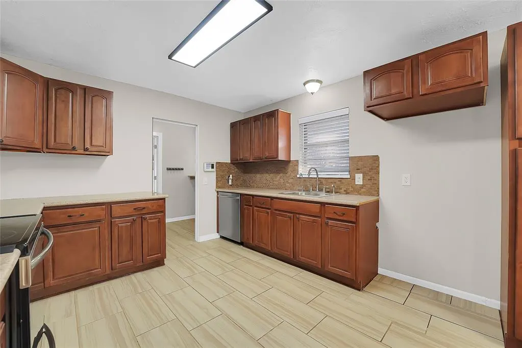 Photo 10 — 1122 W Ave C, Elk City, OK 73644