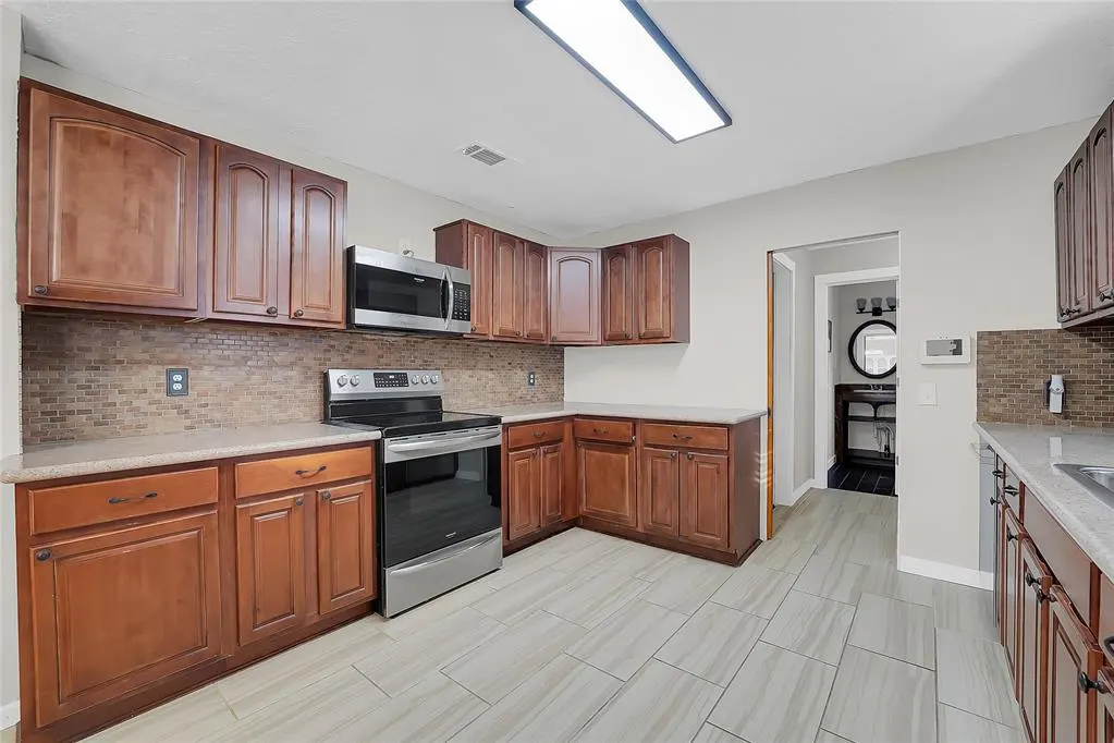 Photo 11 — 1122 W Ave C, Elk City, OK 73644