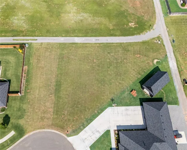 Photo 2 — 3500 Nicklaus Drive, Weatherford, OK 73096