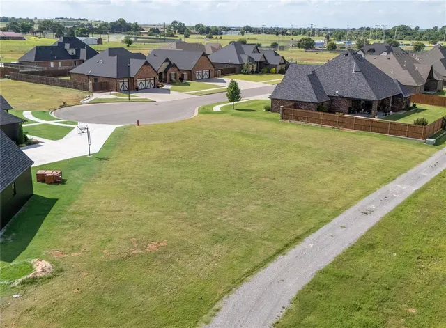 Photo 3 — 3500 Nicklaus Drive, Weatherford, OK 73096
