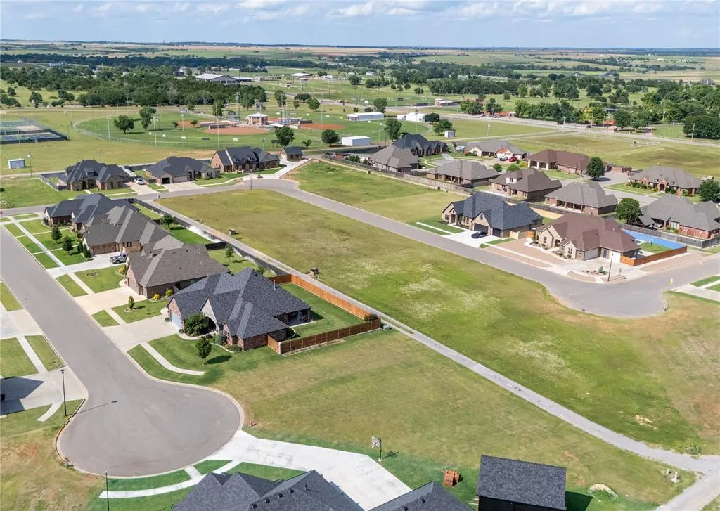 Photo 6 — 3500 Nicklaus Drive, Weatherford, OK 73096