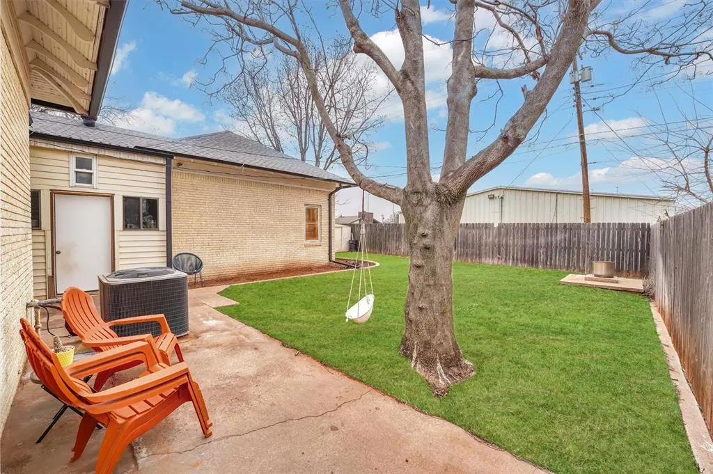 Photo 39 — 821 W Broadway Avenue, Elk City, OK 73644