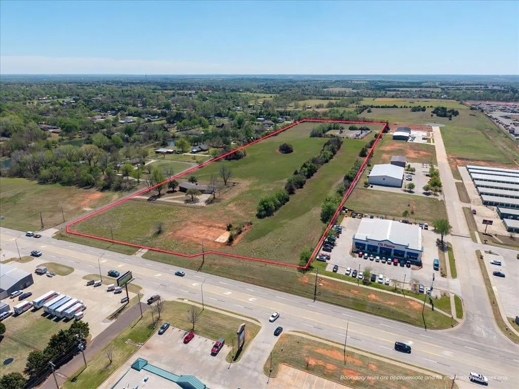 Photo 2 — 201 S Monocoupe Lane, Mustang, OK 73064