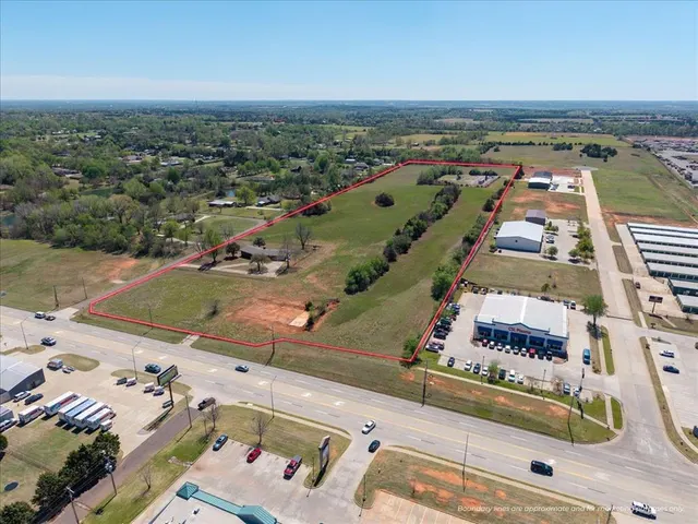 Photo 2 — 201 S Monocoupe Lane, Mustang, OK 73064