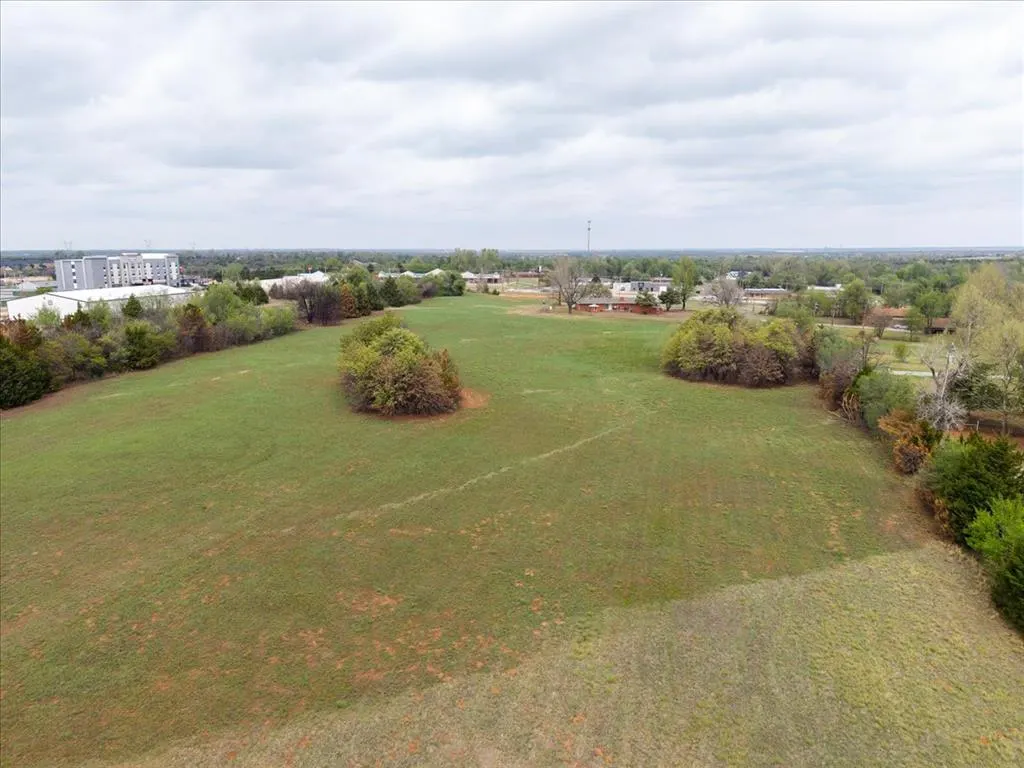 Photo 13 — 201 S Monocoupe Lane, Mustang, OK 73064