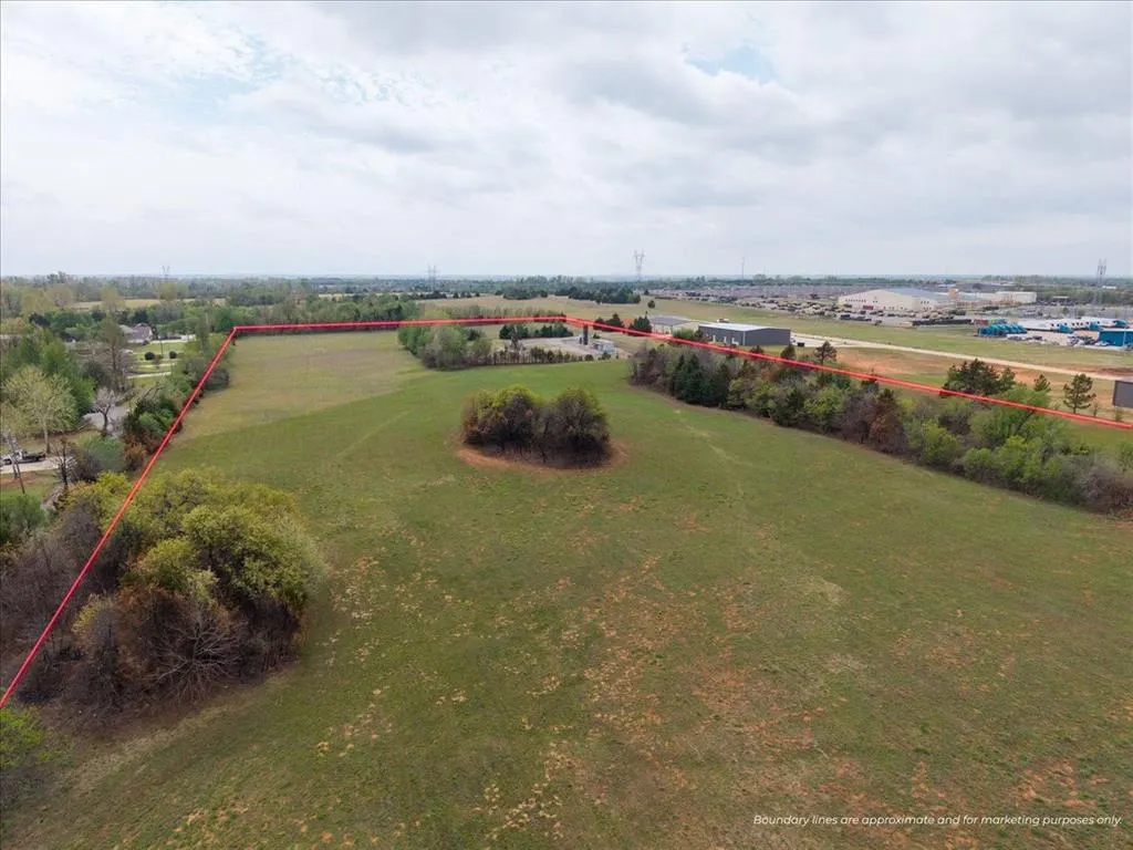 Photo 16 — 201 S Monocoupe Lane, Mustang, OK 73064