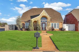 Sold home at 717 E 11th Street