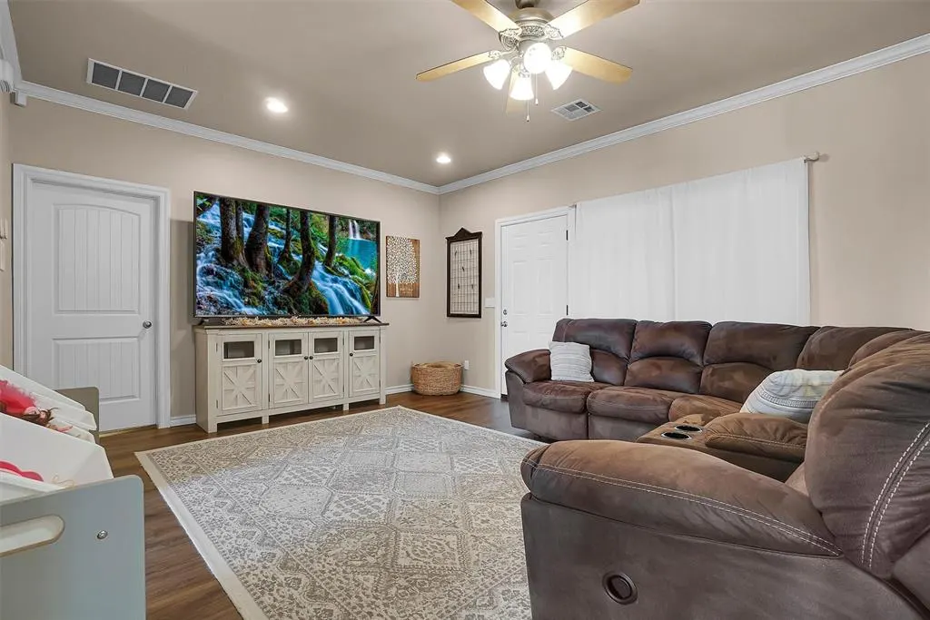 Photo 7 — 717 E 11th Street, Cordell, OK 73632