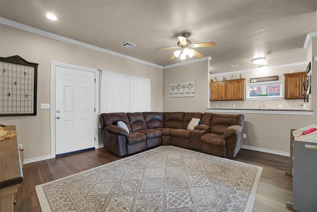 Photo 8 — 717 E 11th Street, Cordell, OK 73632