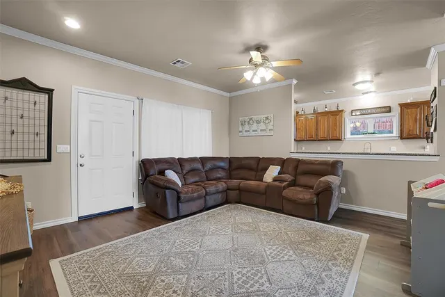 Photo 8 — 717 E 11th Street, Cordell, OK 73632