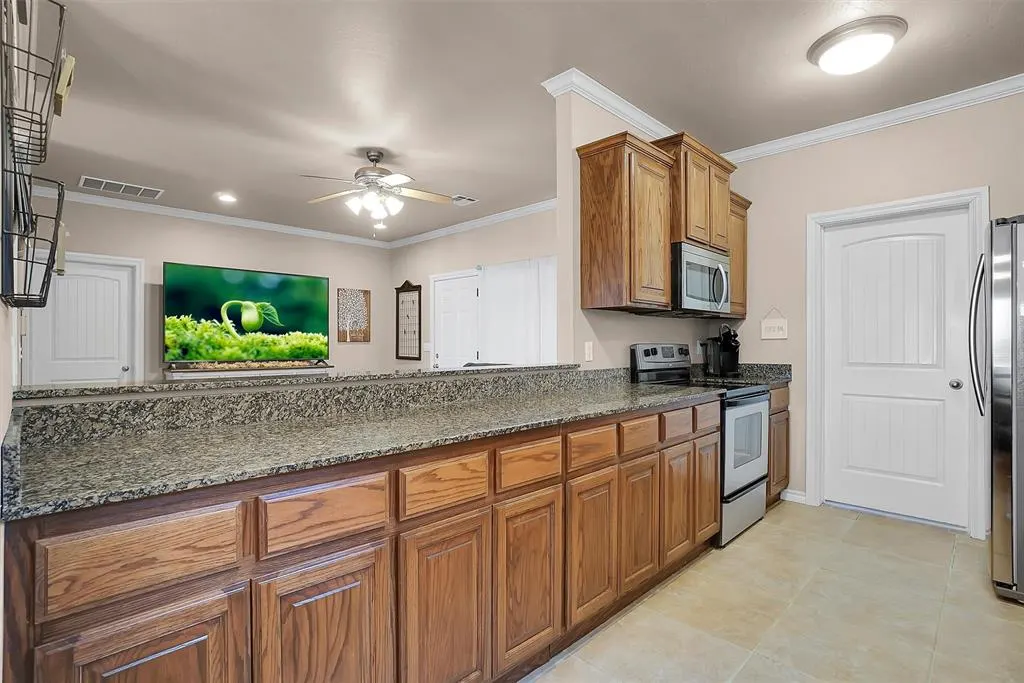 Photo 13 — 717 E 11th Street, Cordell, OK 73632