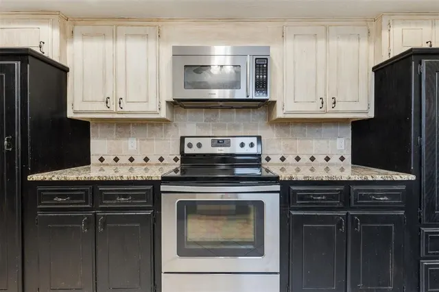 Photo 3 — 9718 Hummingbird Lane, Oklahoma City, OK 73162