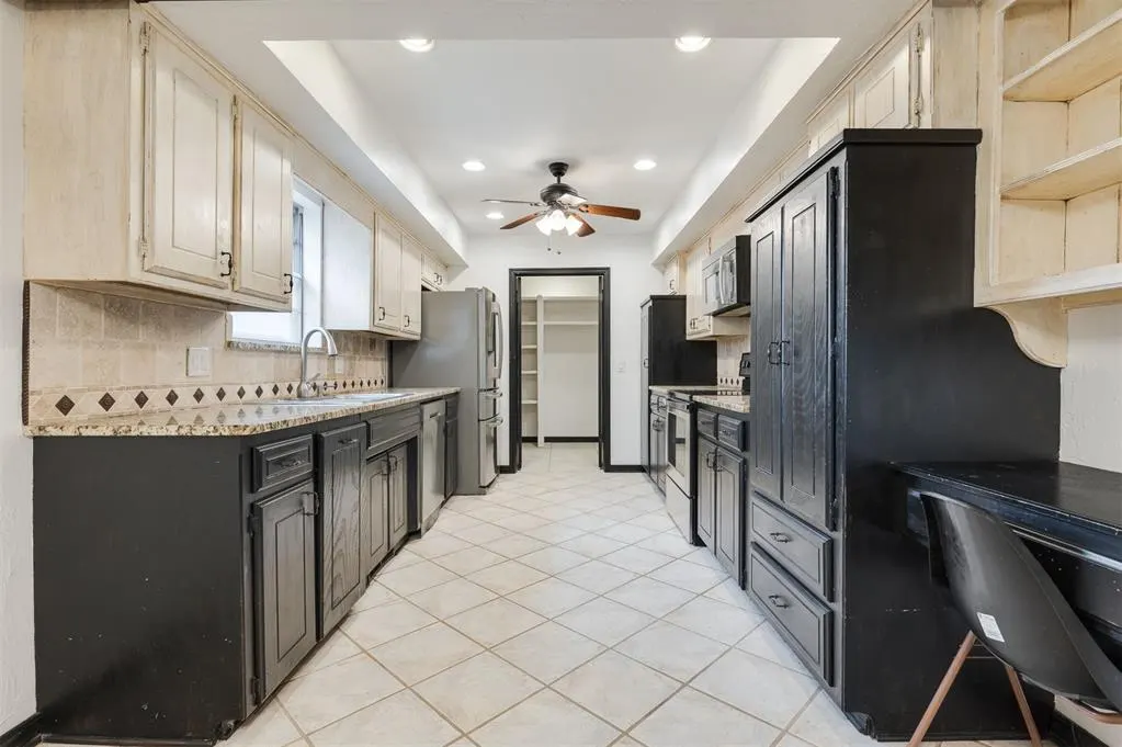 Photo 13 — 9718 Hummingbird Lane, Oklahoma City, OK 73162