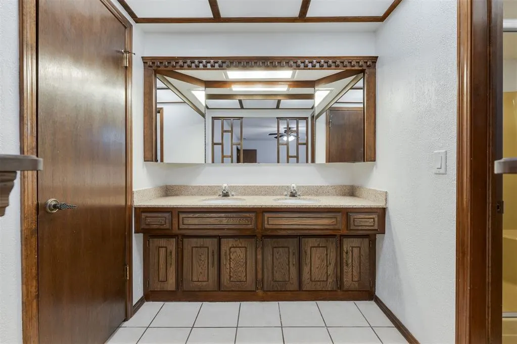 Photo 17 — 9718 Hummingbird Lane, Oklahoma City, OK 73162
